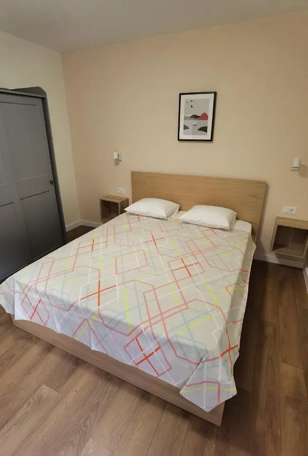 Style 2Br*** Apartment Split 0*,