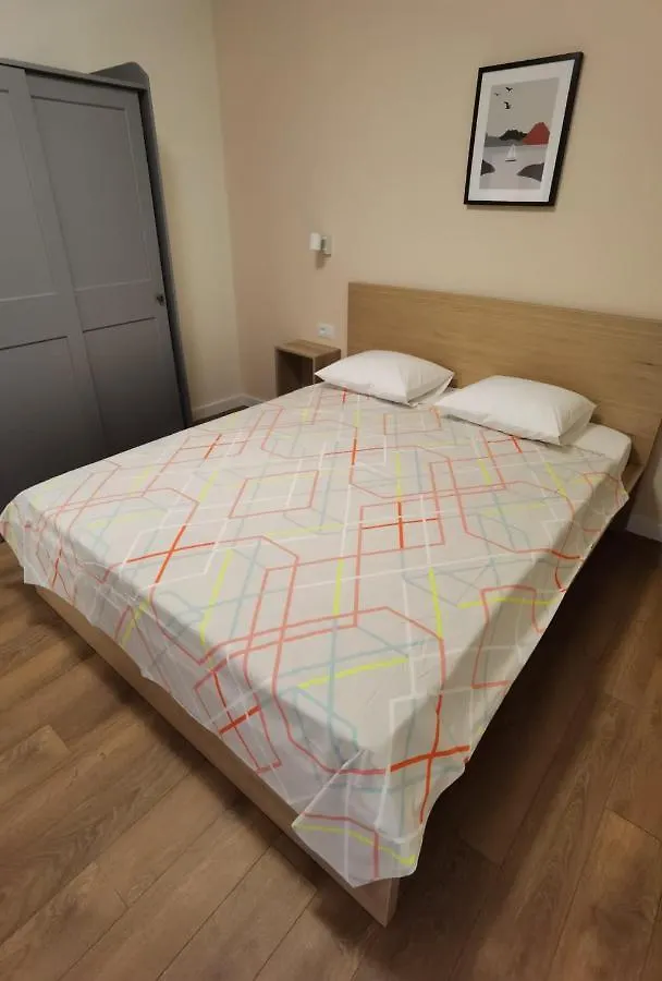 Style 2Br*** Apartment Split